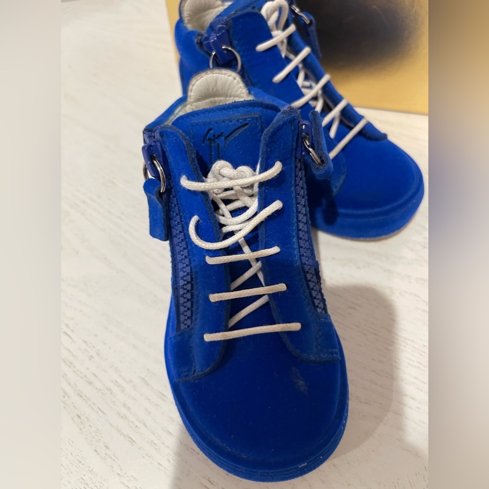 Giuseppe Zanetti toddler boy shoes. In blue color.
